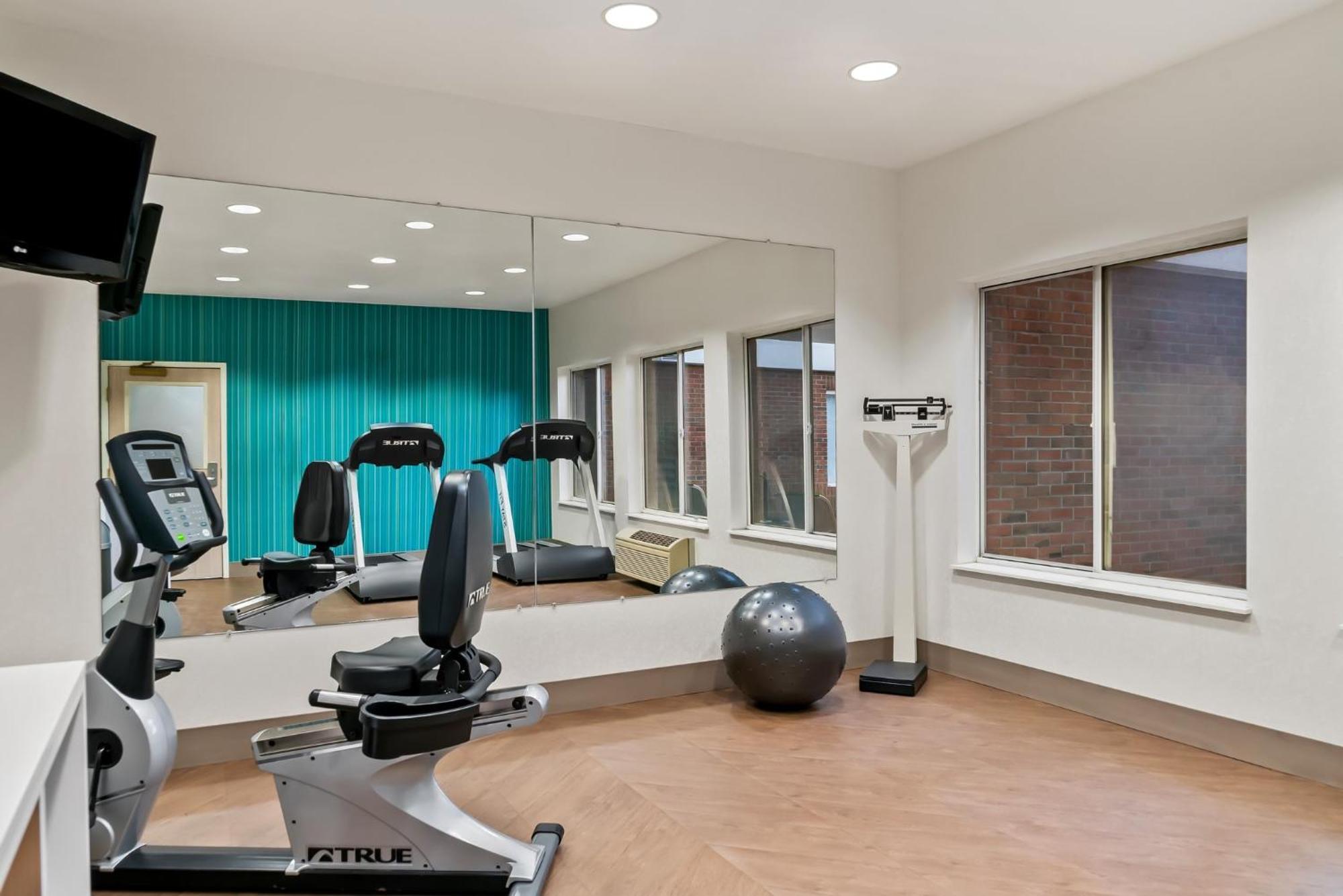 Holiday Inn Express Hotel & Suites Marion By Ihg Exteriér fotografie