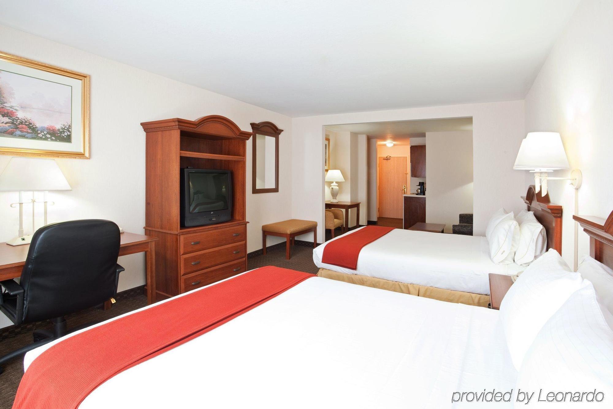Holiday Inn Express Hotel & Suites Marion By Ihg Pokoj fotografie